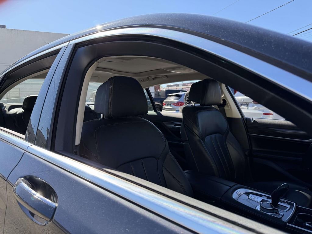 Used 2022 BMW 740i xDrive AWD/4WD image 11