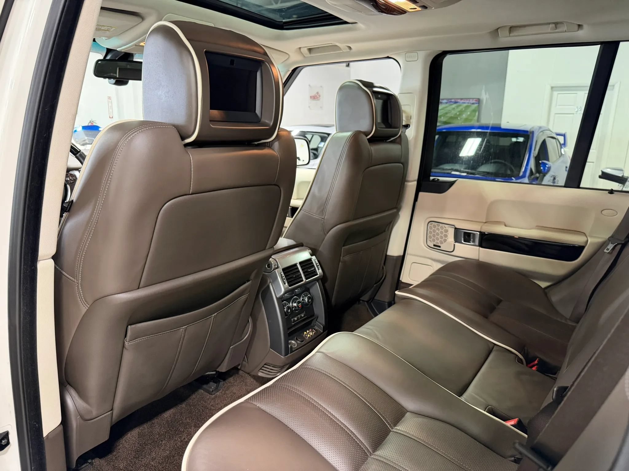 Used 2010 Land Rover Range Rover Supercharged AWD/4WD image 28