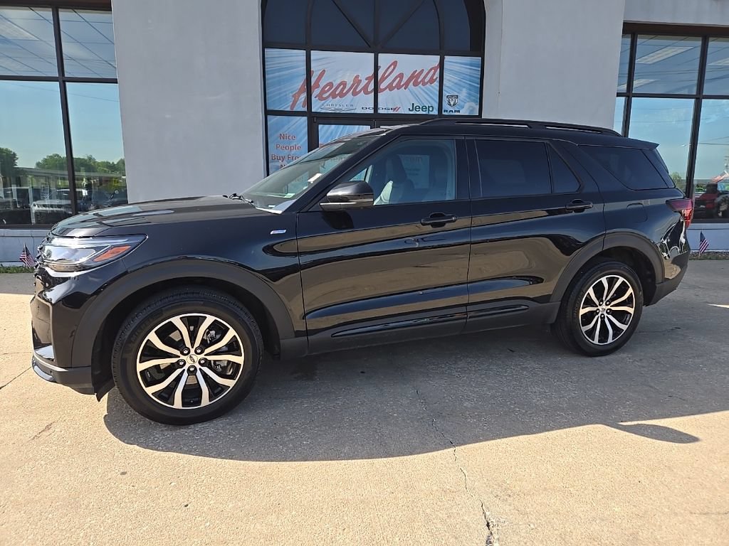 Used 2025 Ford Explorer ST-Line AWD/4WD image 5