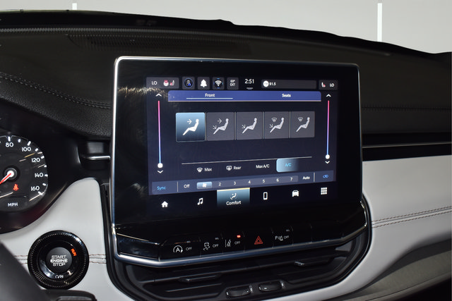 Used 2025 Jeep Compass Limited AWD/4WD image 14