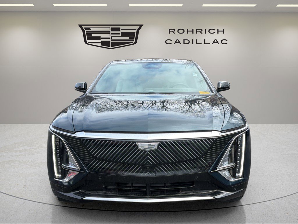 Certified 2025 Cadillac Lyriq Luxury AWD/4WD image 2