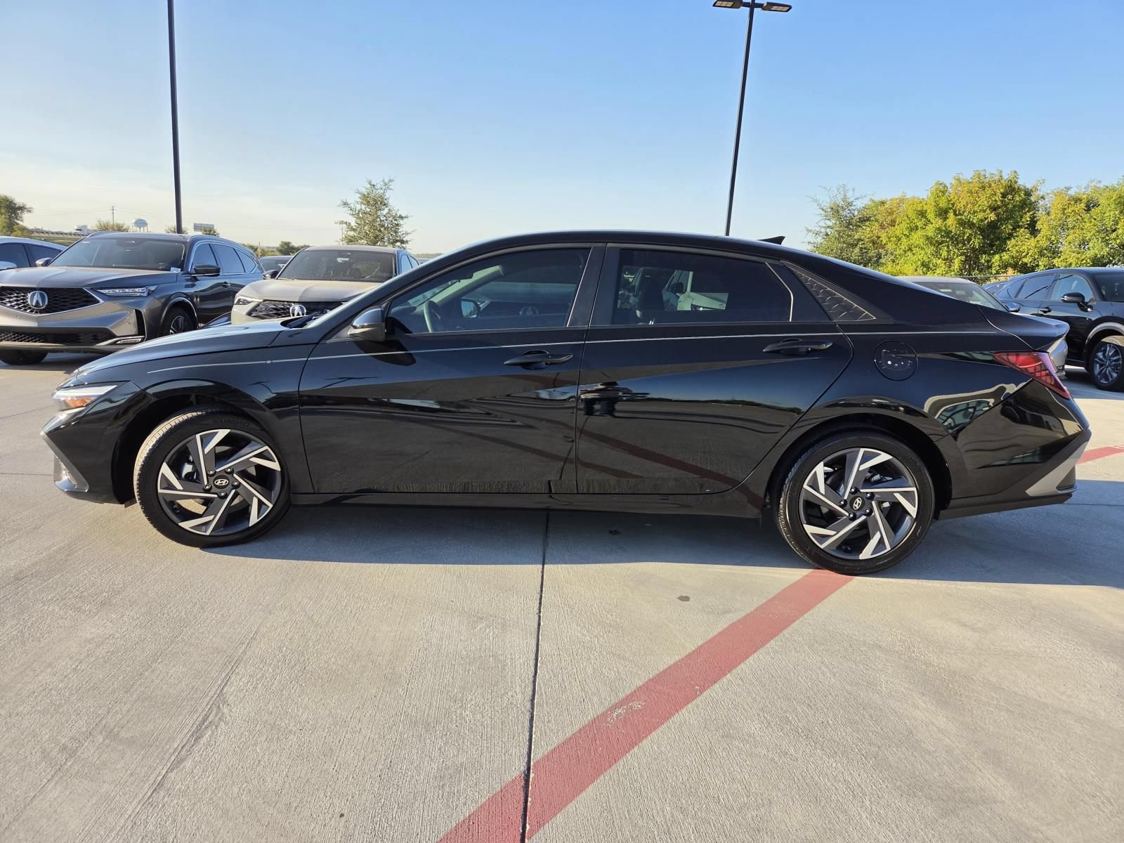 Used 2025 Hyundai Elantra Sport FWD image 3