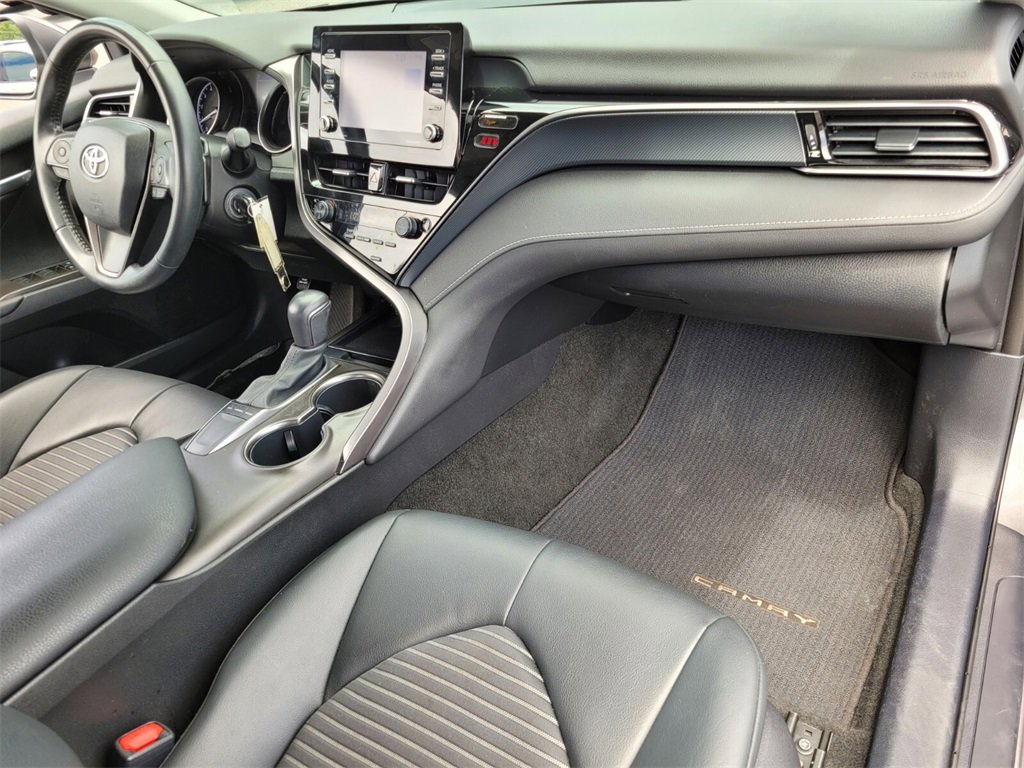 Used 2023 Toyota Camry SE image 16