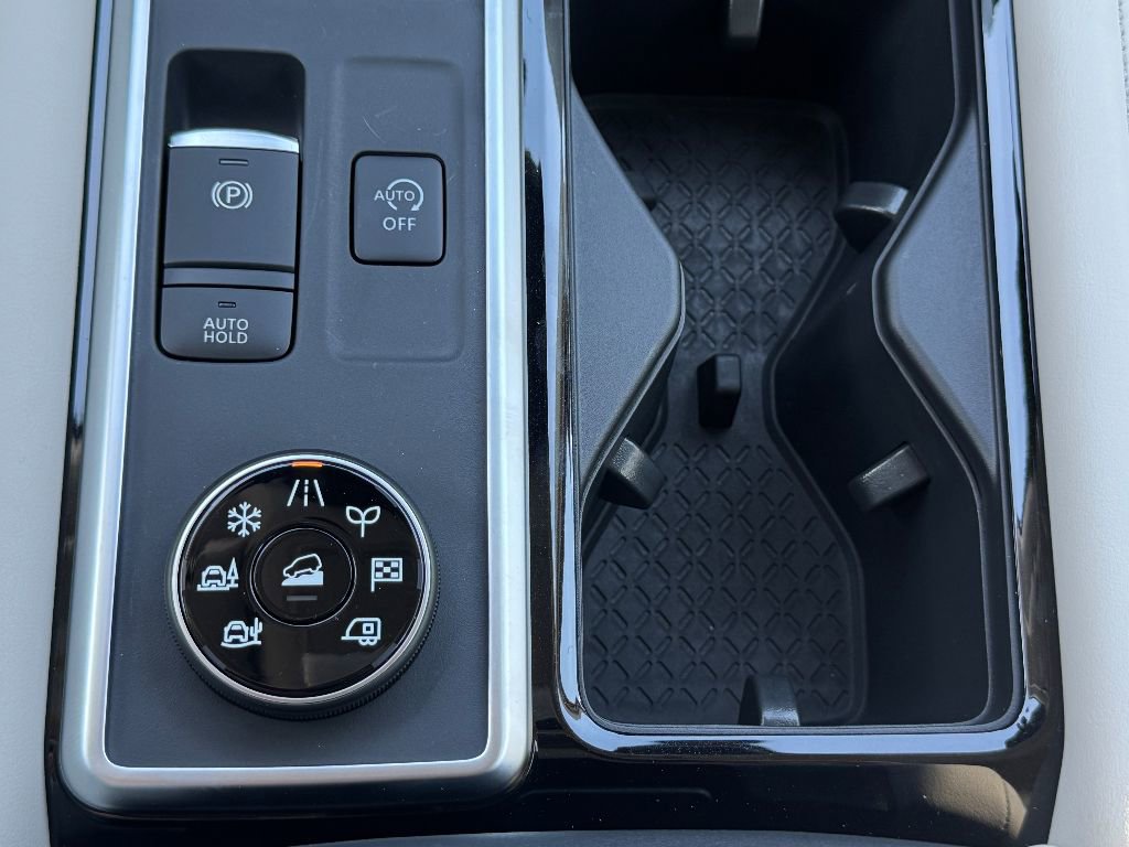 New 2025 Nissan Pathfinder SL w/ Black Appearance Package image 17