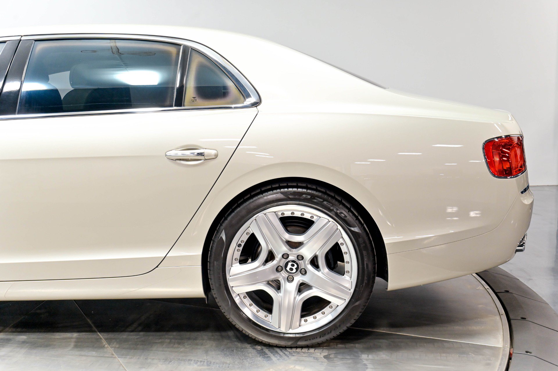 Used 2015 Bentley Flying Spur W12 AWD/4WD image 54