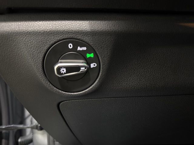 Certified 2023 Volkswagen Jetta SE w/ Panoramic Sunroof Package image 18