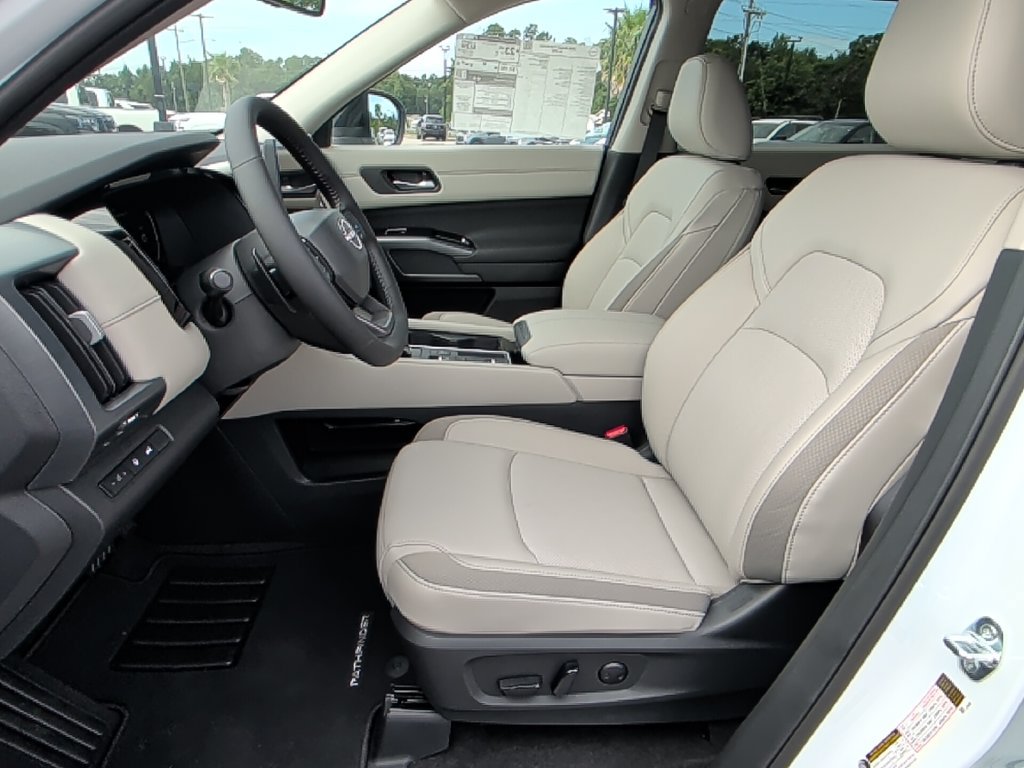 New 2026 Nissan Pathfinder SL FWD image 14