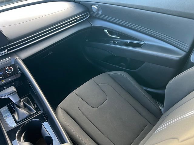 Certified 2025 Hyundai Elantra SEL image 11