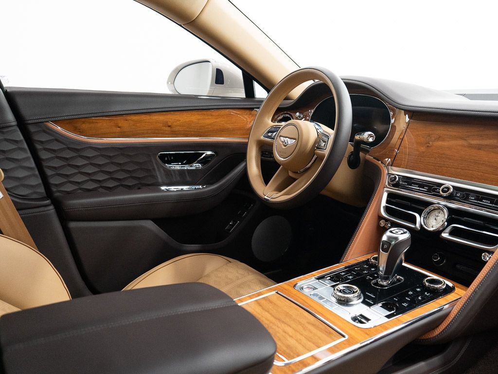 Used 2025 Bentley Flying Spur Plug-In Hybrid AWD/4WD image 29