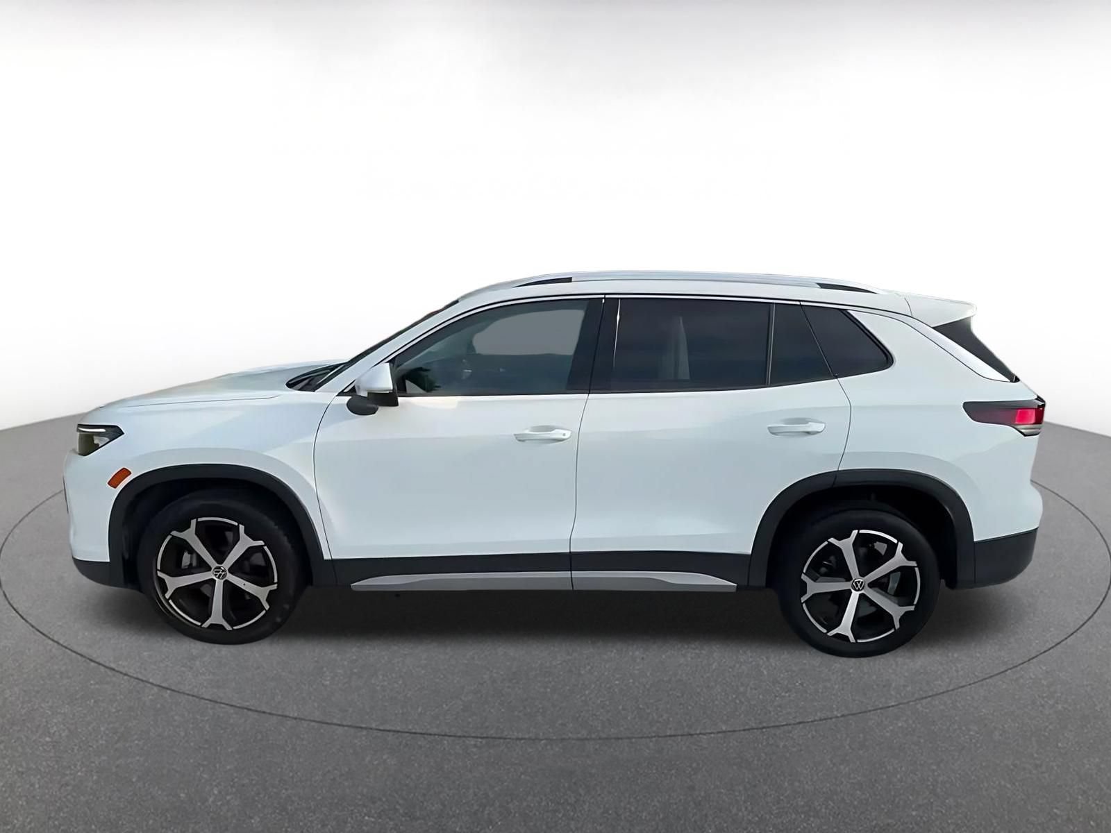 Used 2026 Volkswagen Tiguan SE AWD/4WD image 8