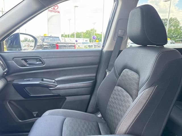 Used 2025 Nissan Pathfinder SV FWD image 21