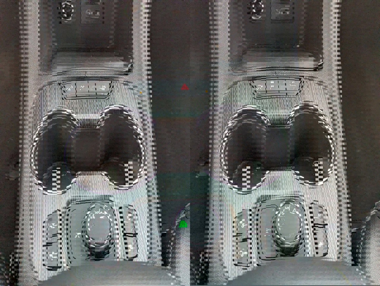 Used 2023 GMC Acadia SLT image 16