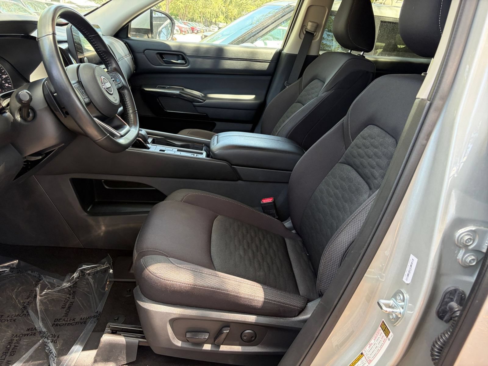 Used 2025 Nissan Pathfinder SV FWD image 29