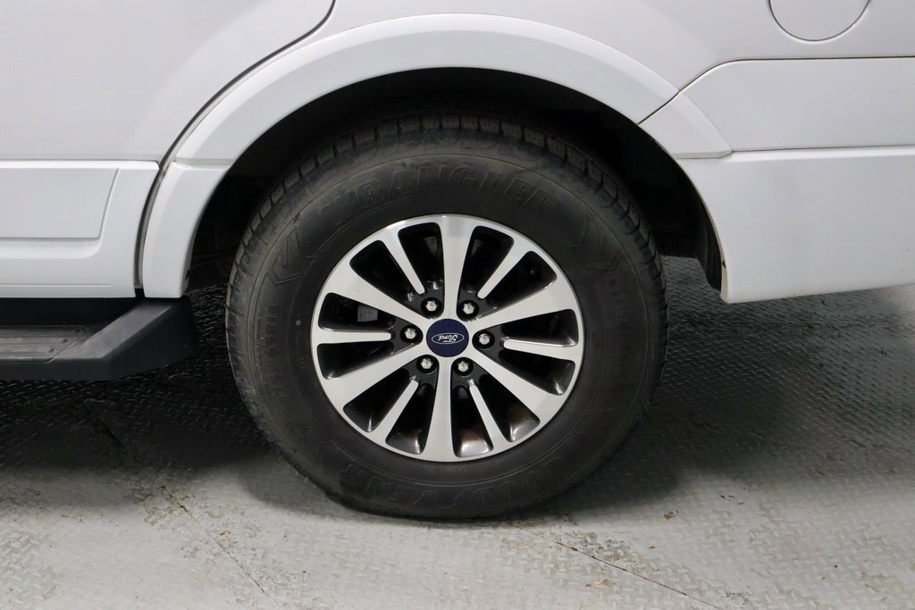 Used 2017 Ford Expedition XLT image 25