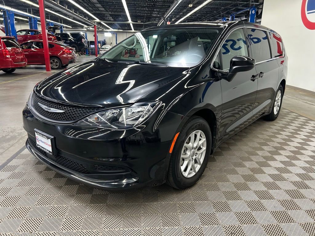 Used 2022 Chrysler Voyager LX FWD image 5