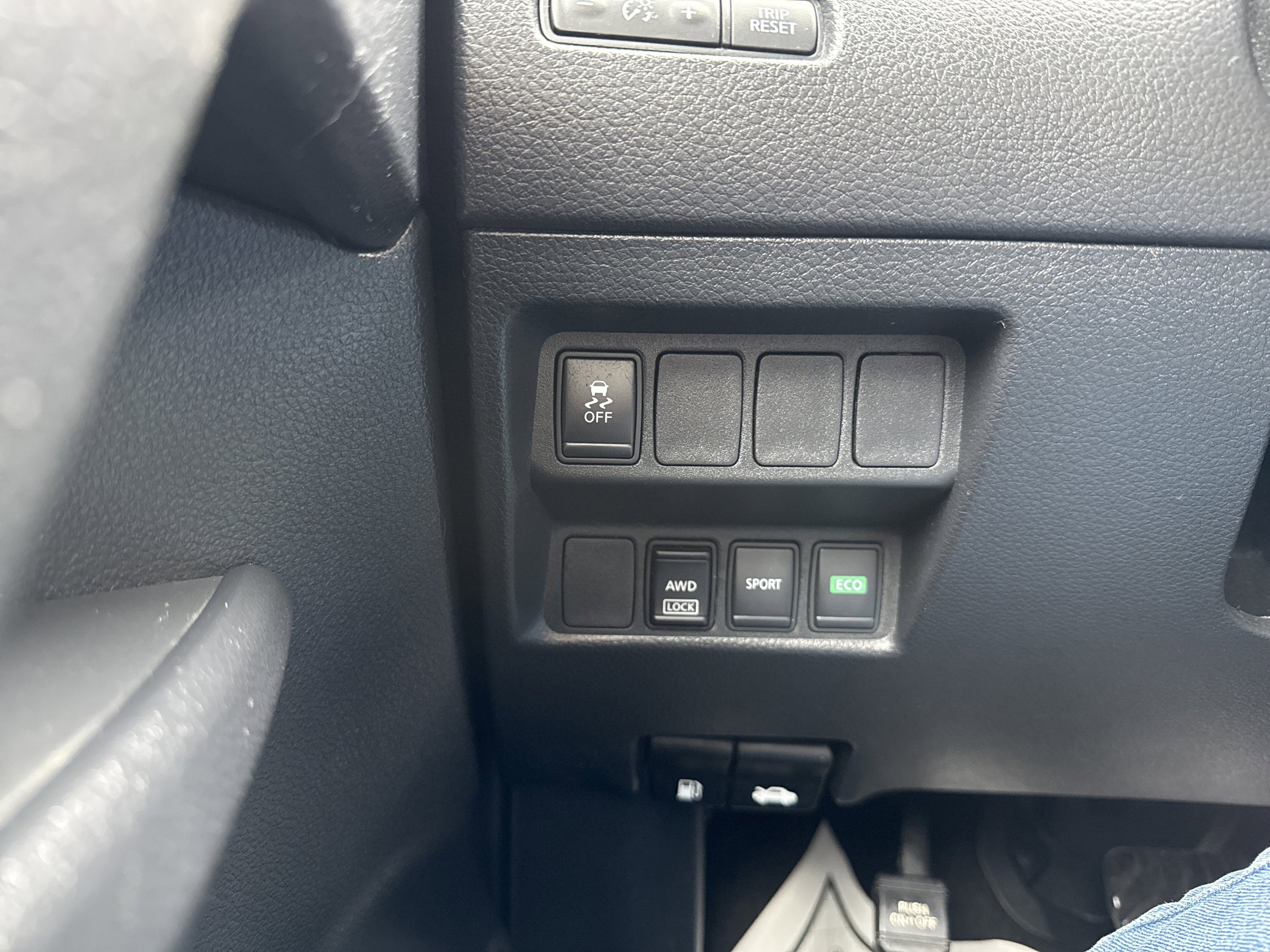 Used 2017 Nissan Rogue S image 24