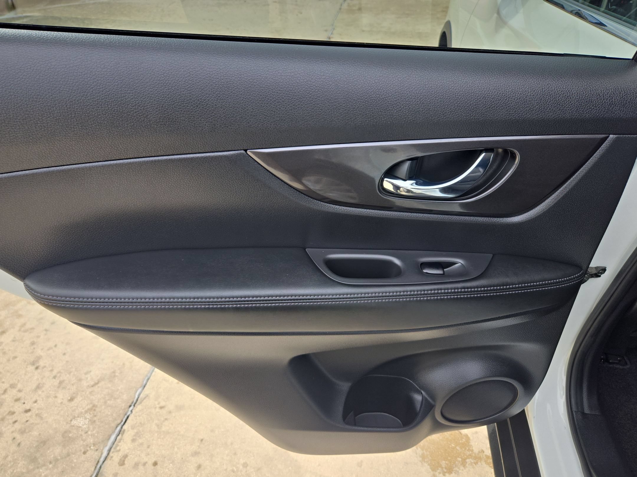 Used 2020 Nissan Rogue SV FWD image 14