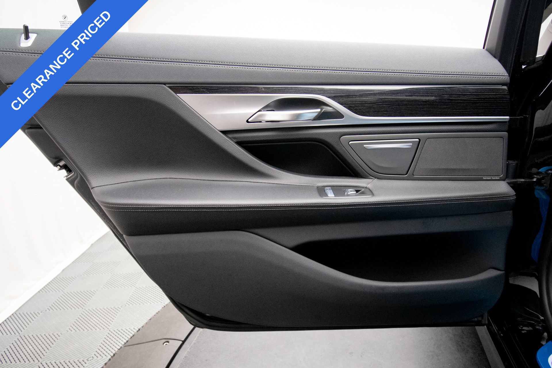 Used 2020 BMW 740i xDrive AWD/4WD image 27