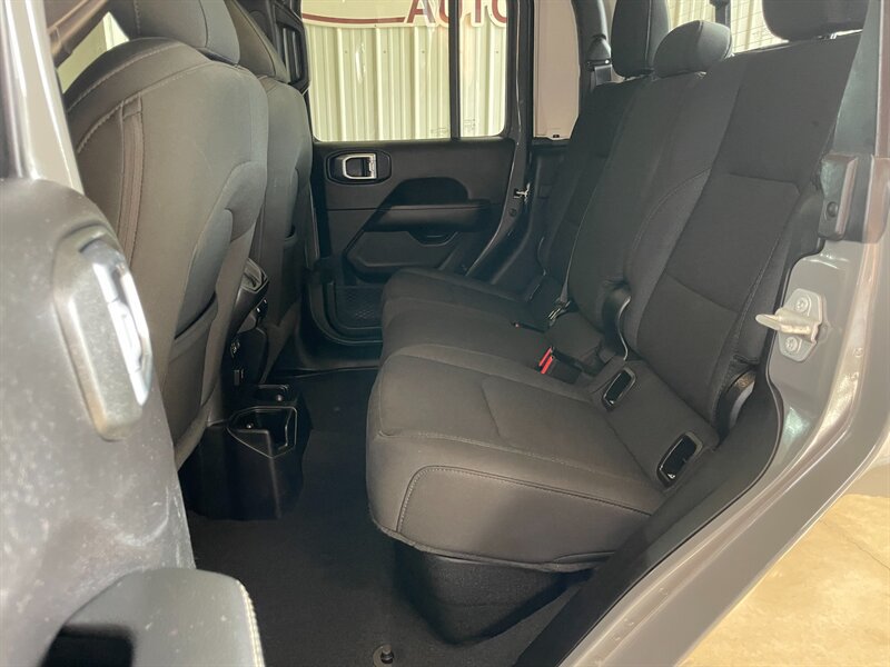 Used 2020 Jeep Gladiator Overland AWD/4WD image 24
