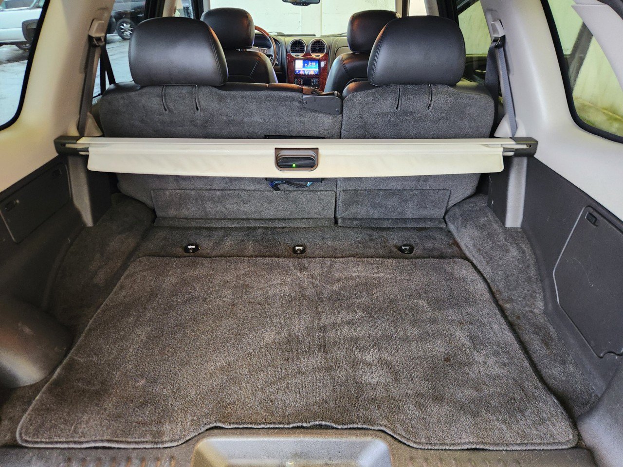 Used 2009 GMC Envoy Denali w/ Sun And 6-Disc Cd Package image 12