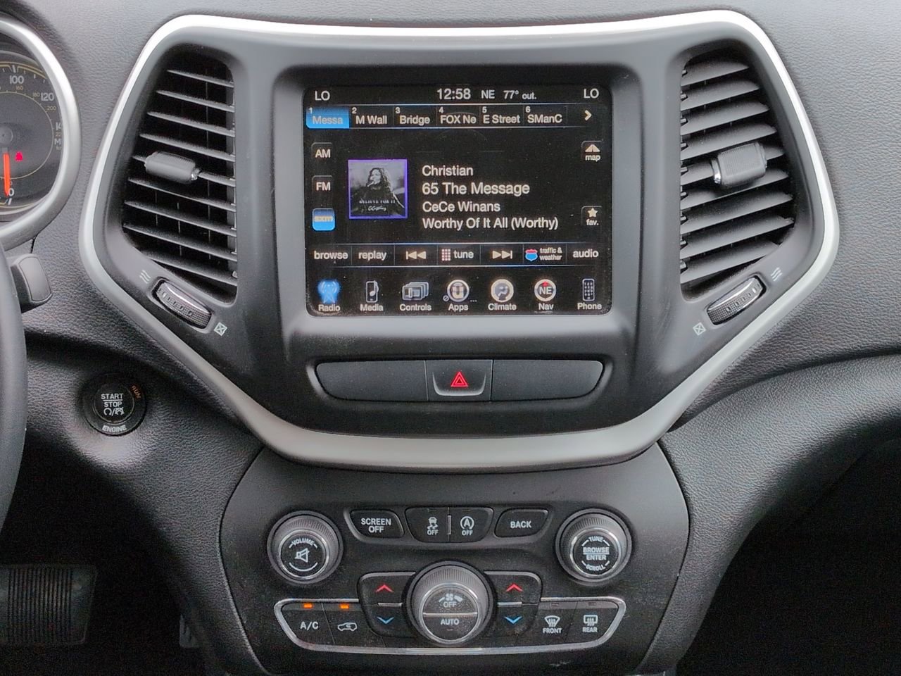 Used 2016 Jeep Cherokee Trailhawk w/ Comfort/Convenience Group AWD/4WD image 18