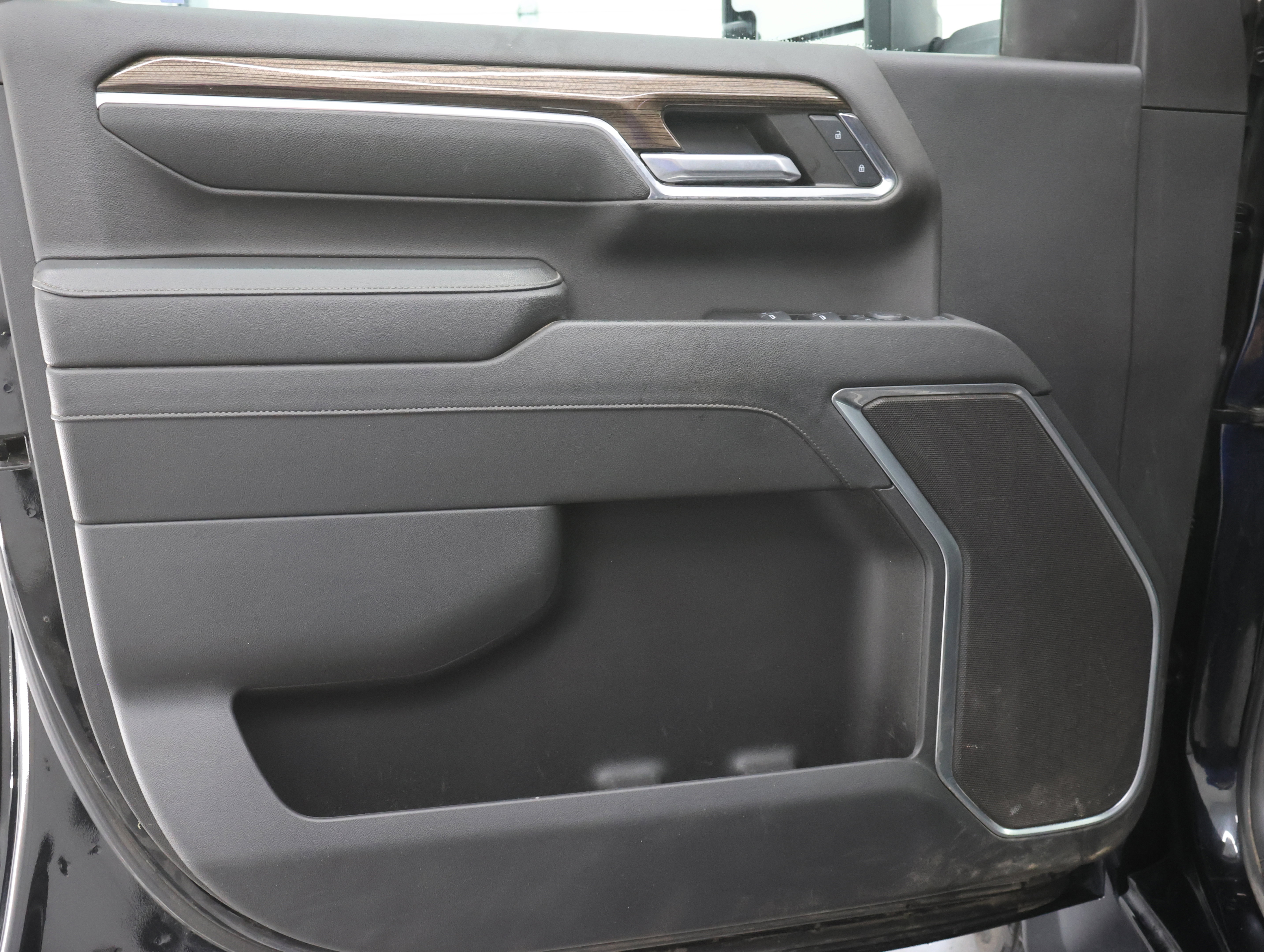 Used 2024 Chevrolet Silverado 2500 LT w/ Midnight Edition image 44