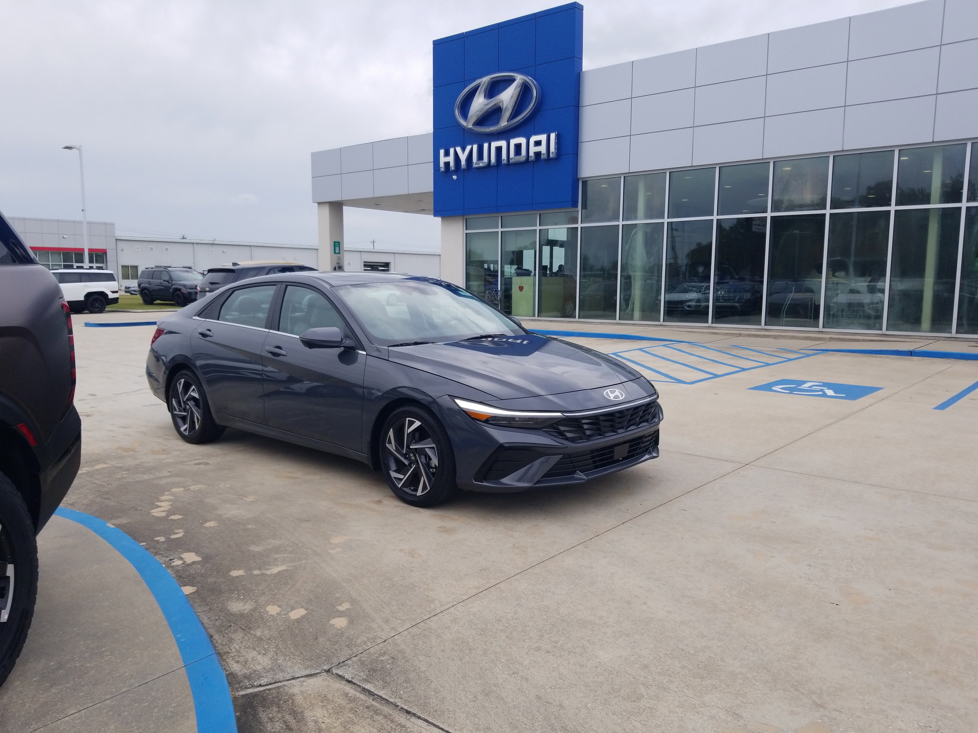 Used 2024 Hyundai Elantra Limited FWD image 1