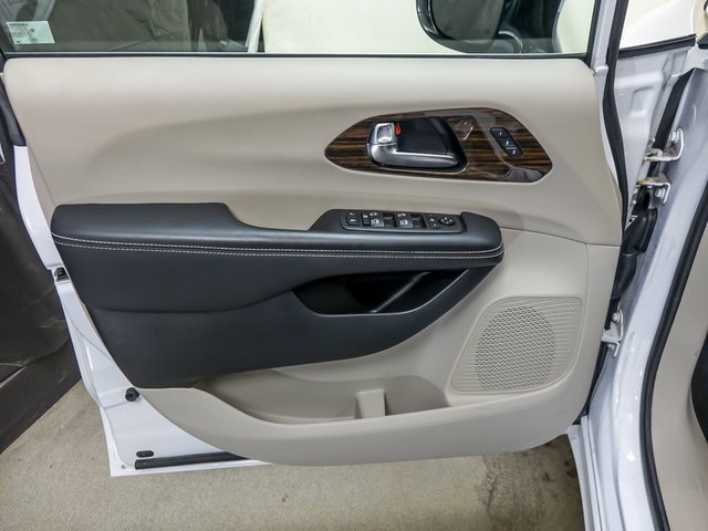 Used 2023 Chrysler Pacifica Limited image 24