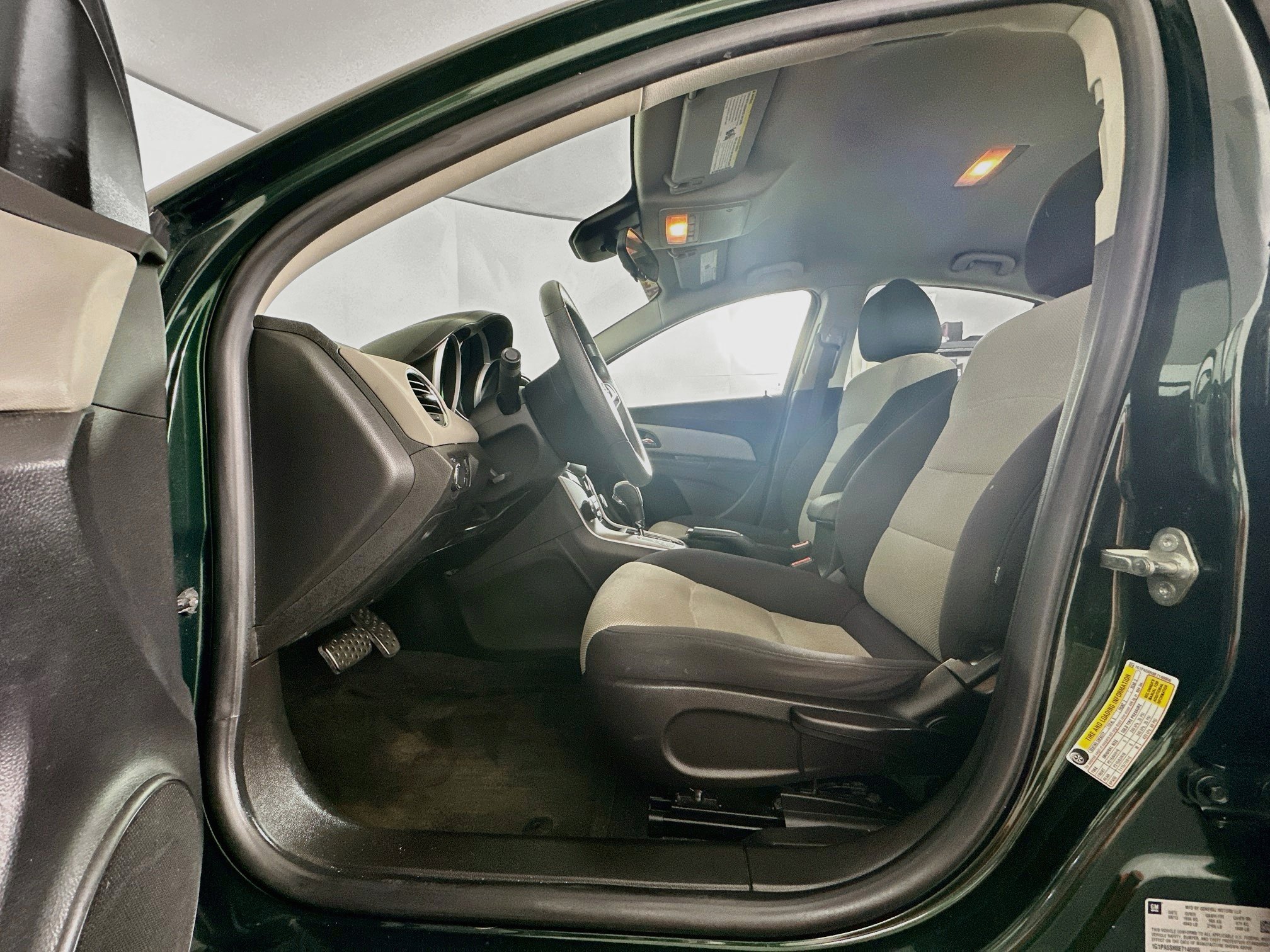 Used 2014 Chevrolet Cruze LS FWD image 13