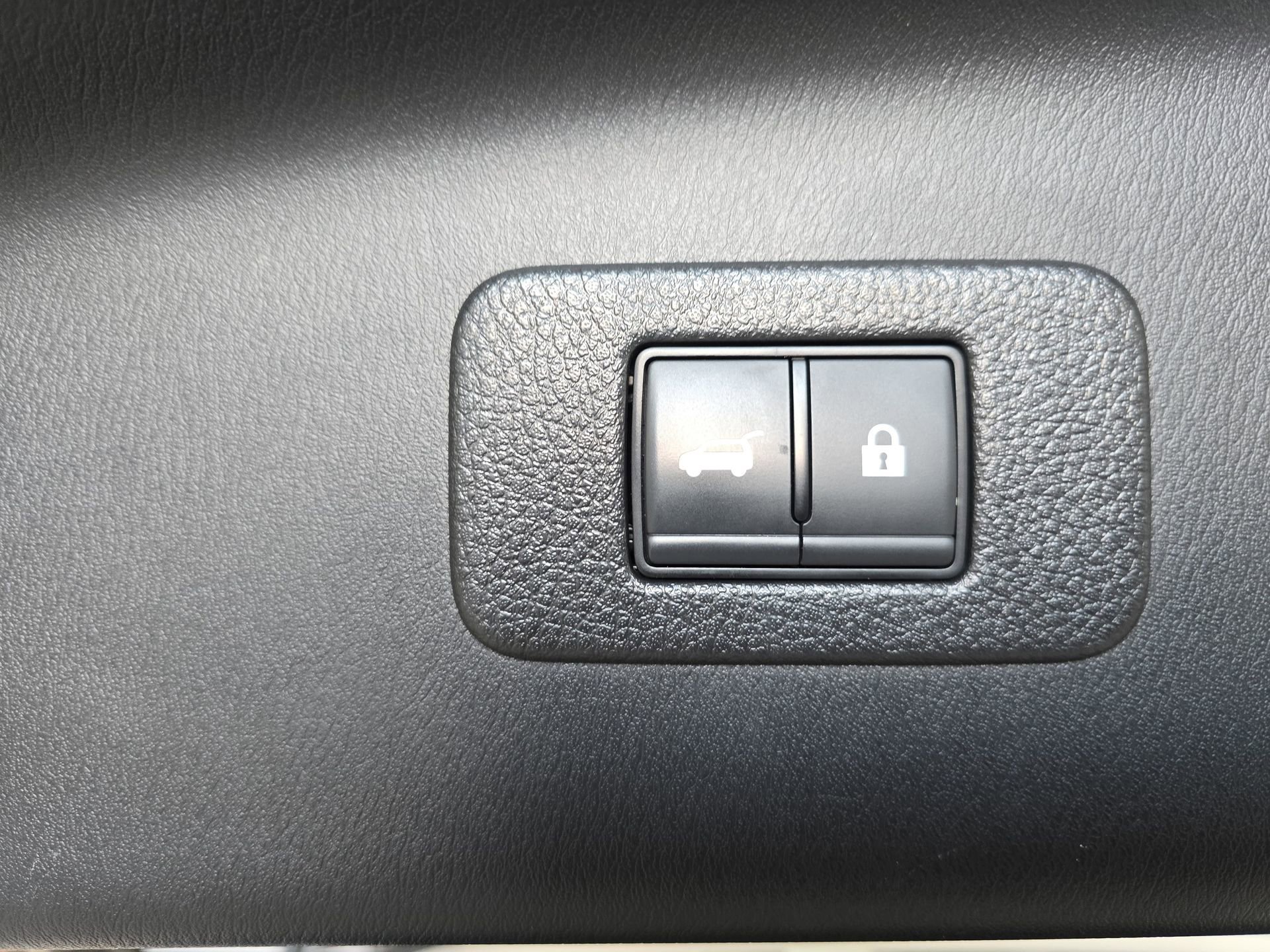 Used 2023 Nissan Armada Platinum w/ Captain's Chairs Package AWD/4WD image 13