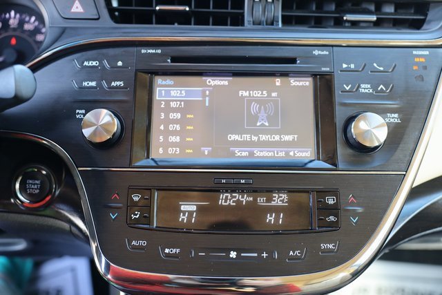 Used 2016 Toyota Avalon Limited image 23