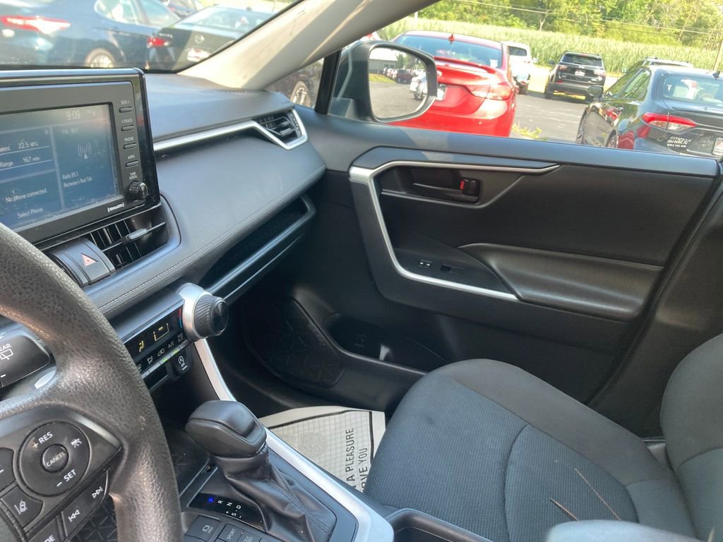 Used 2020 Toyota RAV4 LE image 15