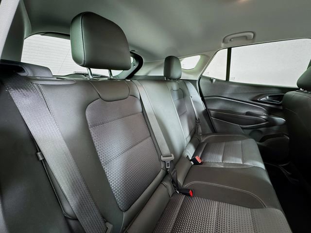 Used 2025 Chevrolet Trax LT w/ LT Convenience Package image 26