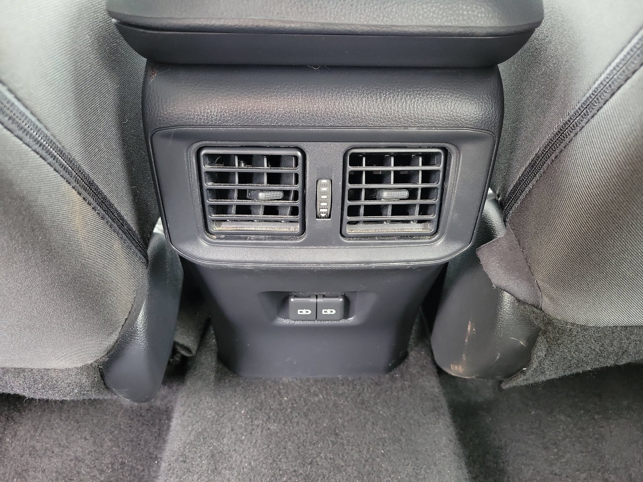 Used 2025 Toyota RAV4 XLE FWD image 24