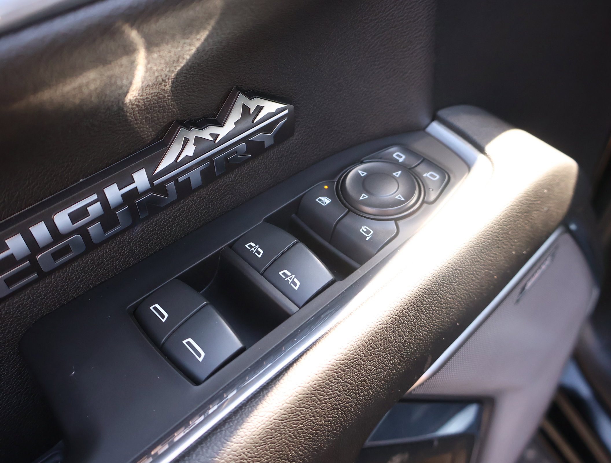 Used 2023 Chevrolet Silverado 1500 High Country w/ High Country Premium Package AWD/4WD image 8