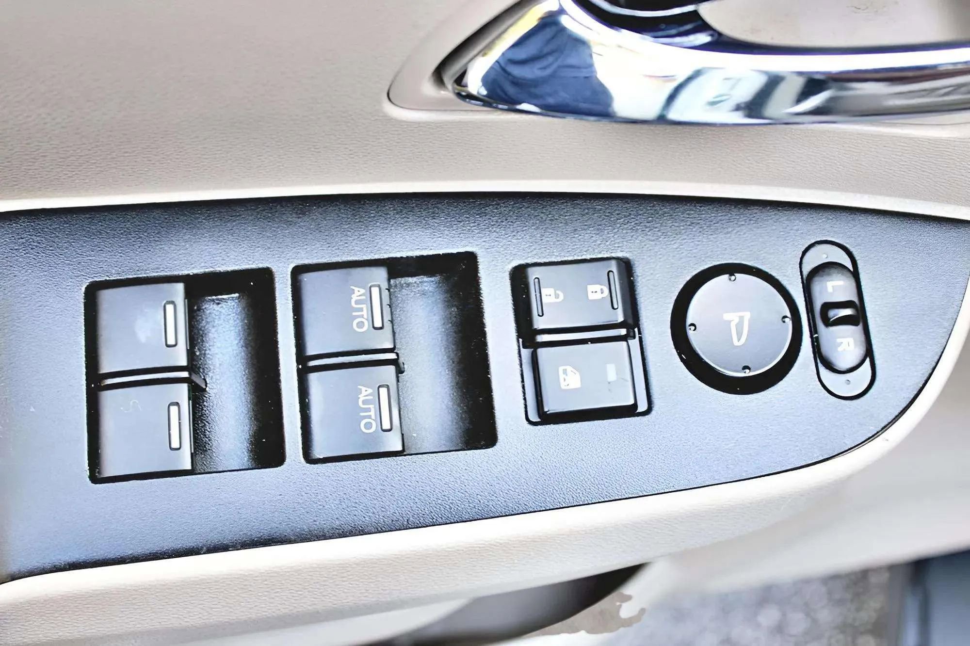 Used 2016 Honda Odyssey SE image 11