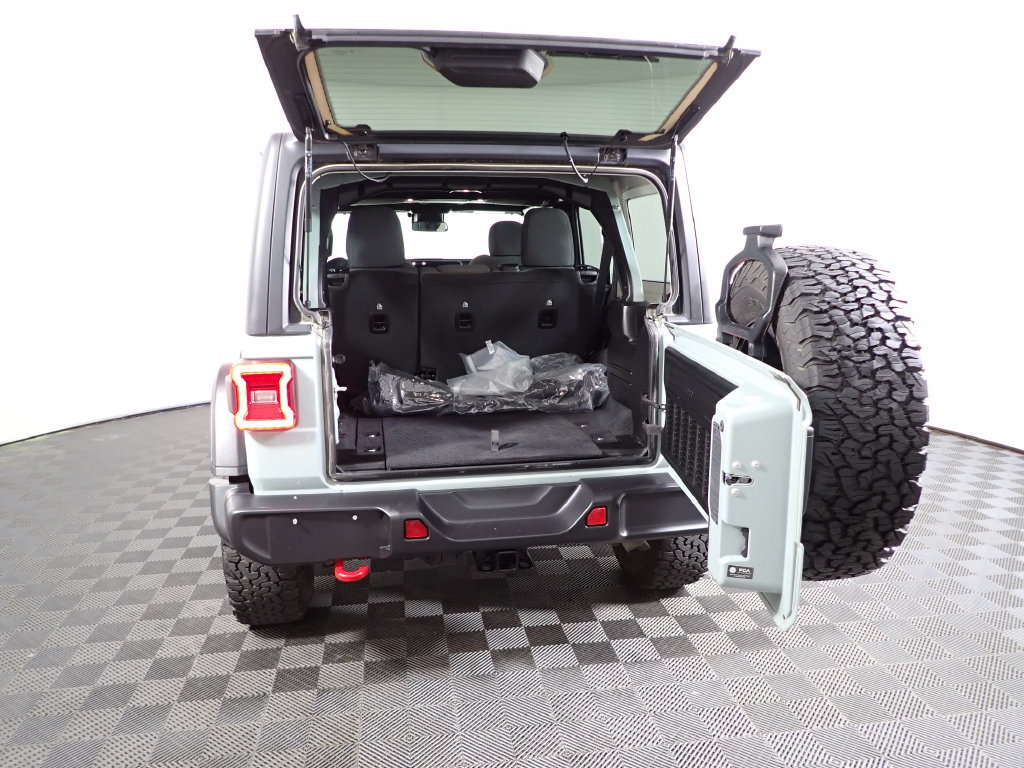 Used 2024 Jeep Wrangler Unlimited Rubicon AWD/4WD image 16