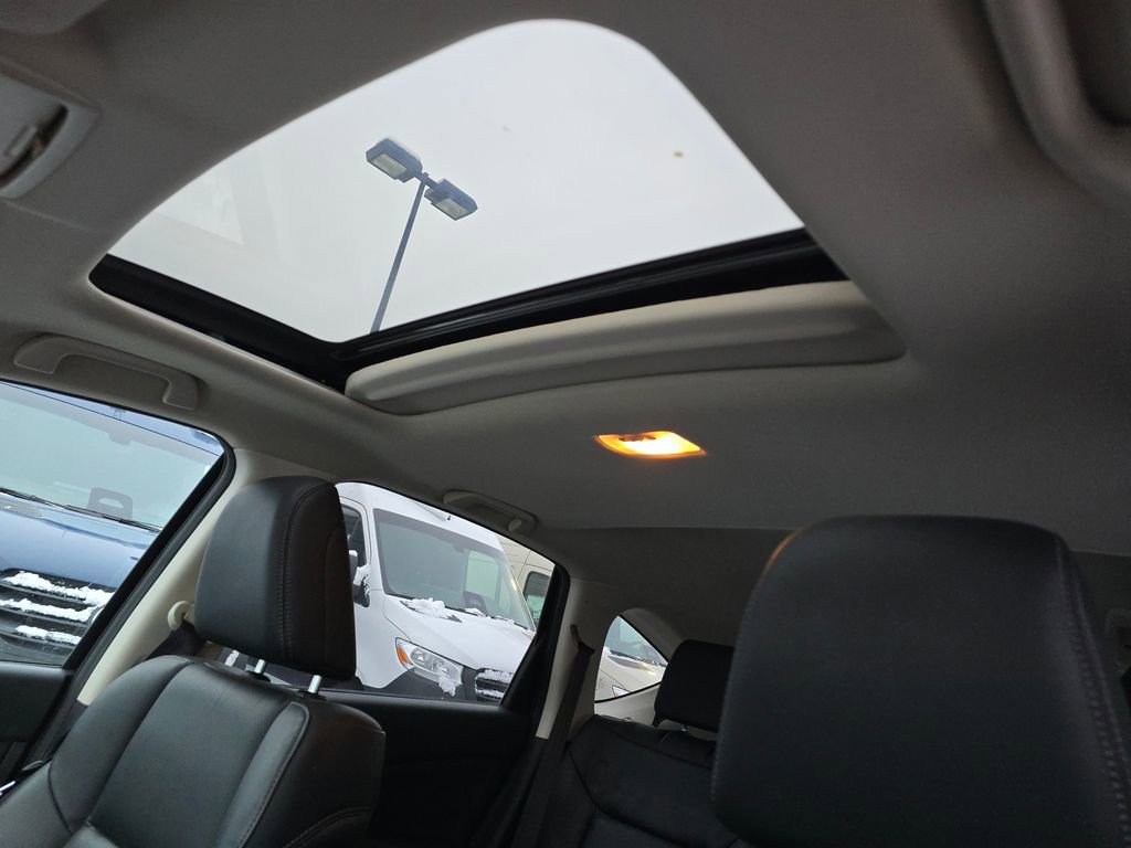 Used 2016 Honda CR-V Touring image 2