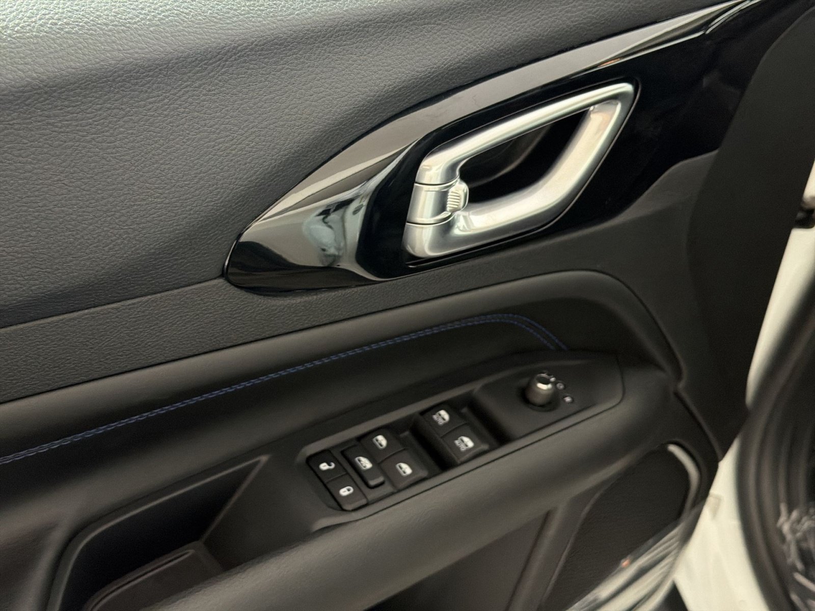 New 2026 Jeep Compass Latitude AWD/4WD image 15