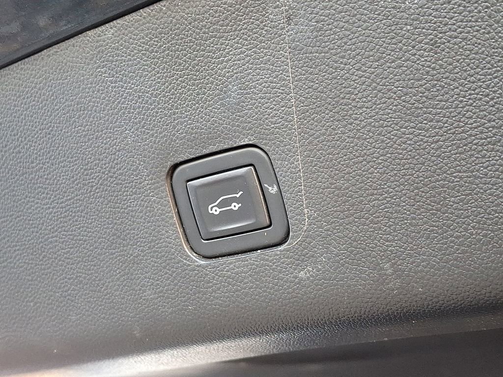 Used 2021 Chevrolet Traverse RS w/ LPO, Floor Liner Package image 29