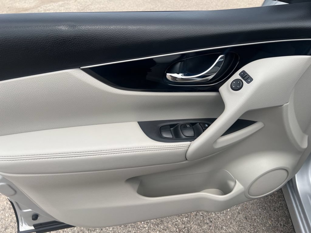 Used 2018 Nissan Rogue Sport SL w/ SL Premium Package AWD/4WD image 7