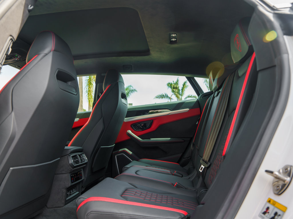 Used 2025 Lamborghini Urus SE AWD/4WD image 20