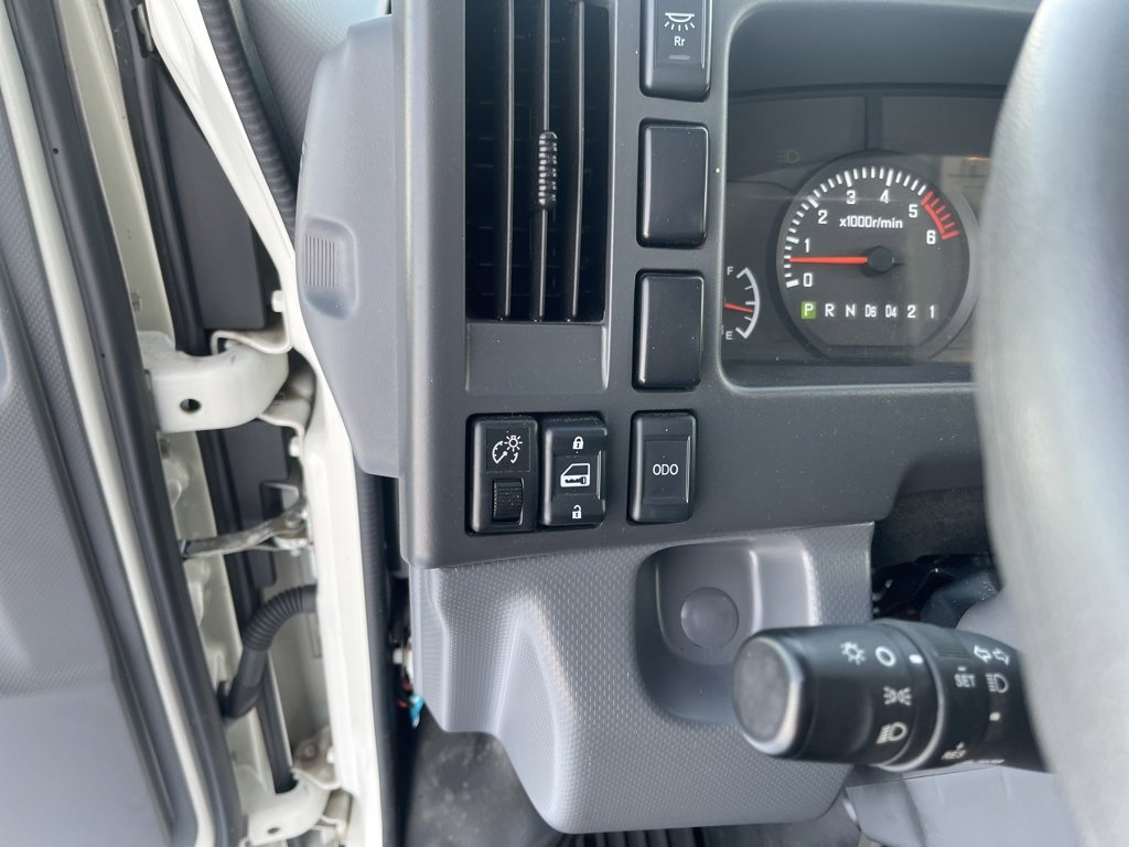 Used 2020 Isuzu NPR image 13