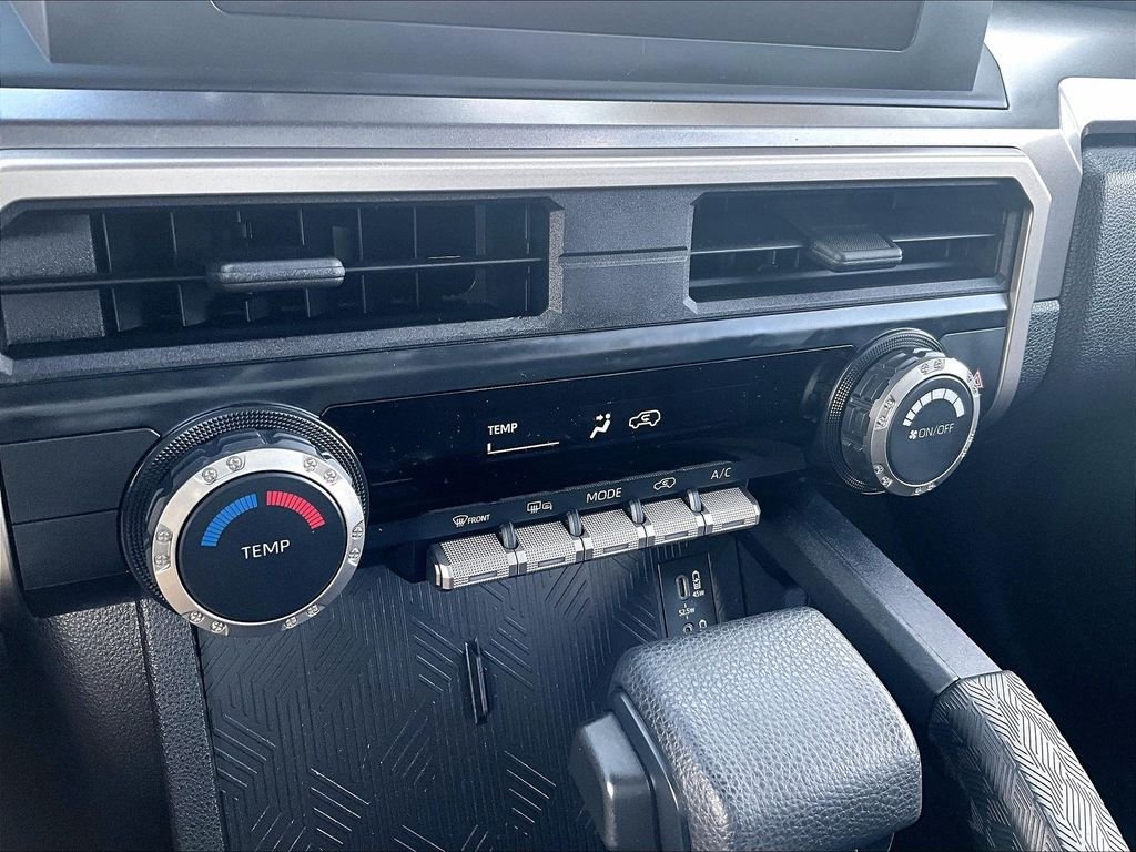Used 2025 Toyota 4Runner SR5 AWD/4WD image 26