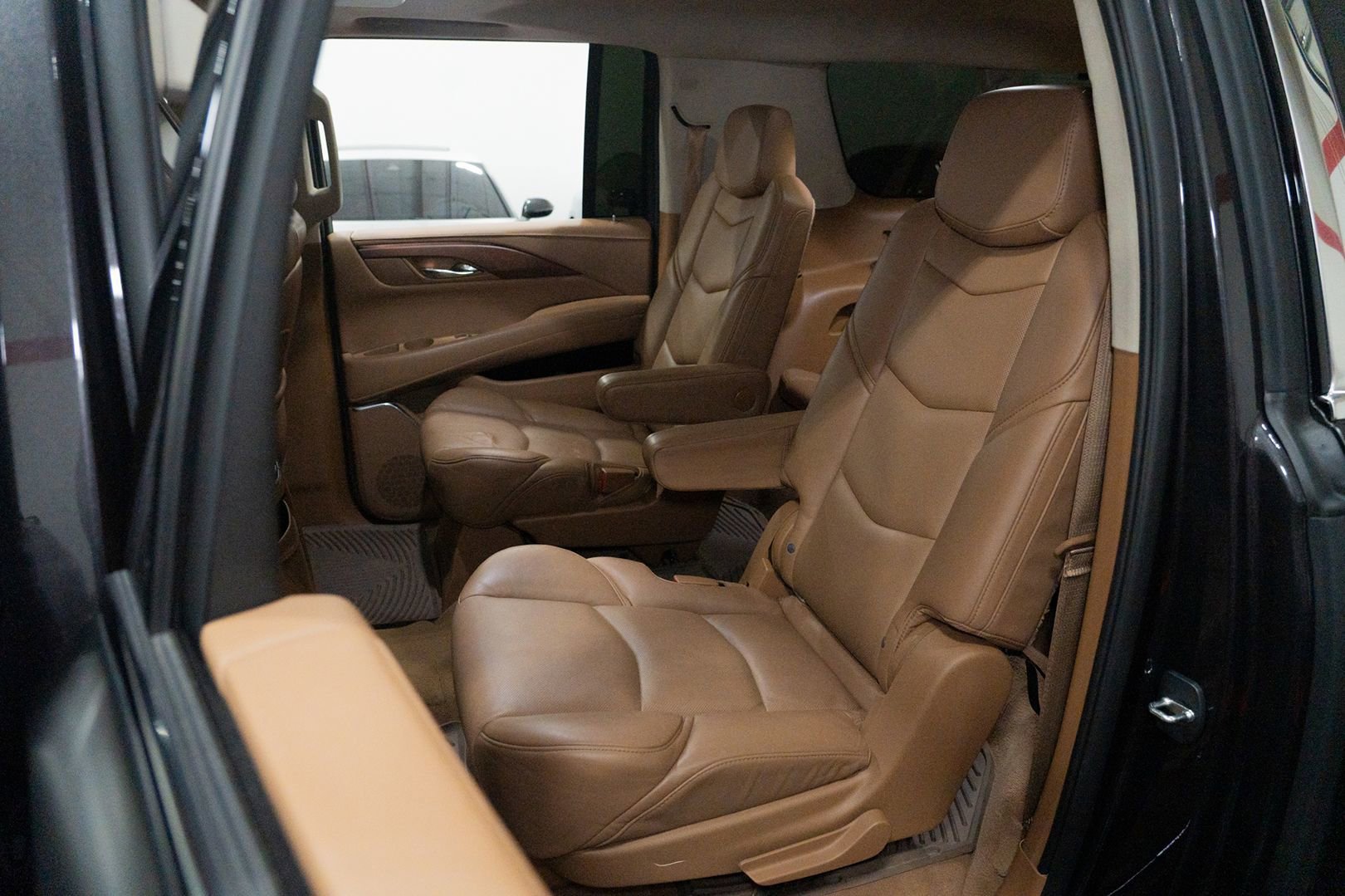 Used 2016 Cadillac Escalade ESV Platinum image 30