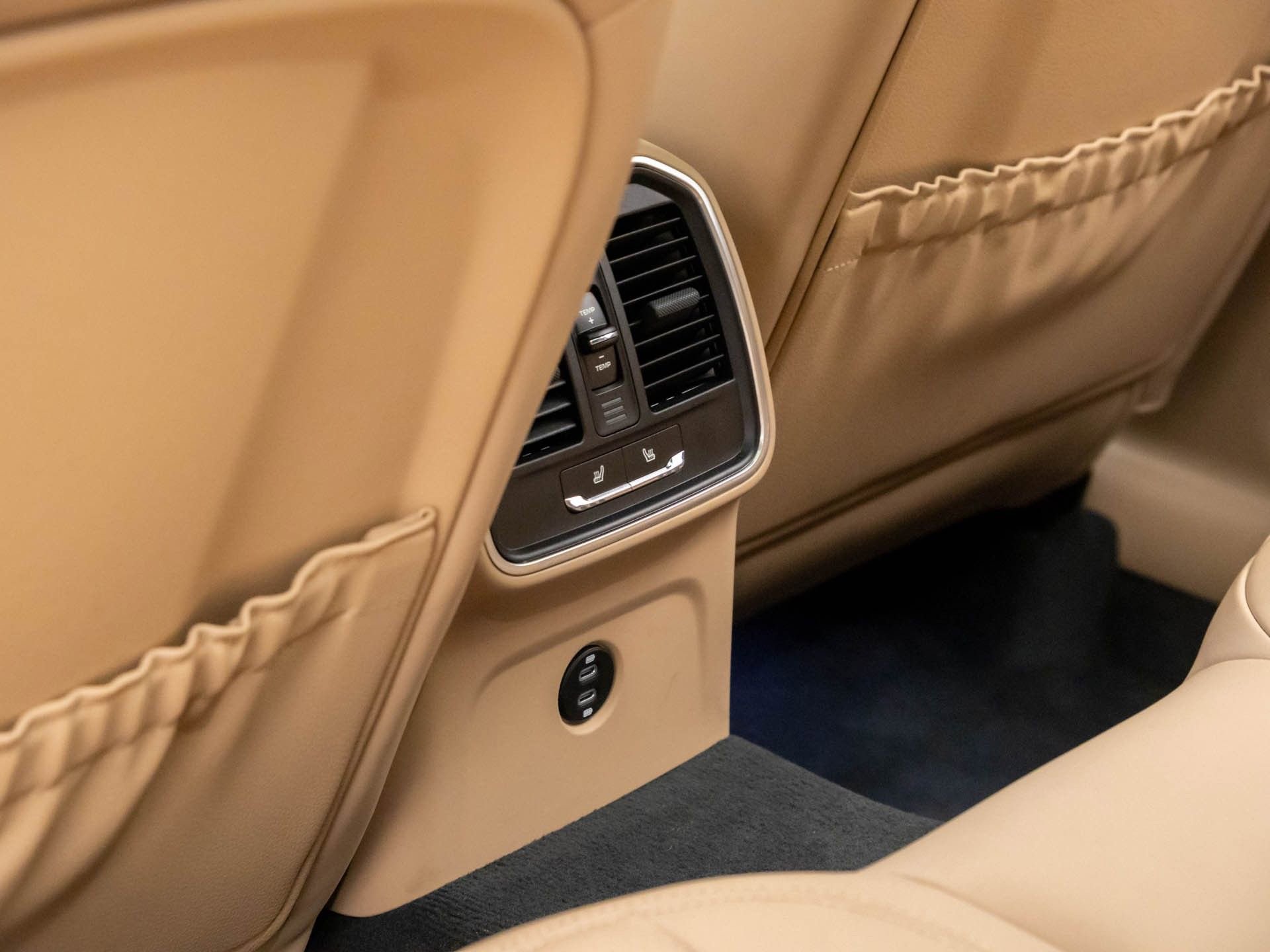 Certified 2025 Porsche Macan image 17