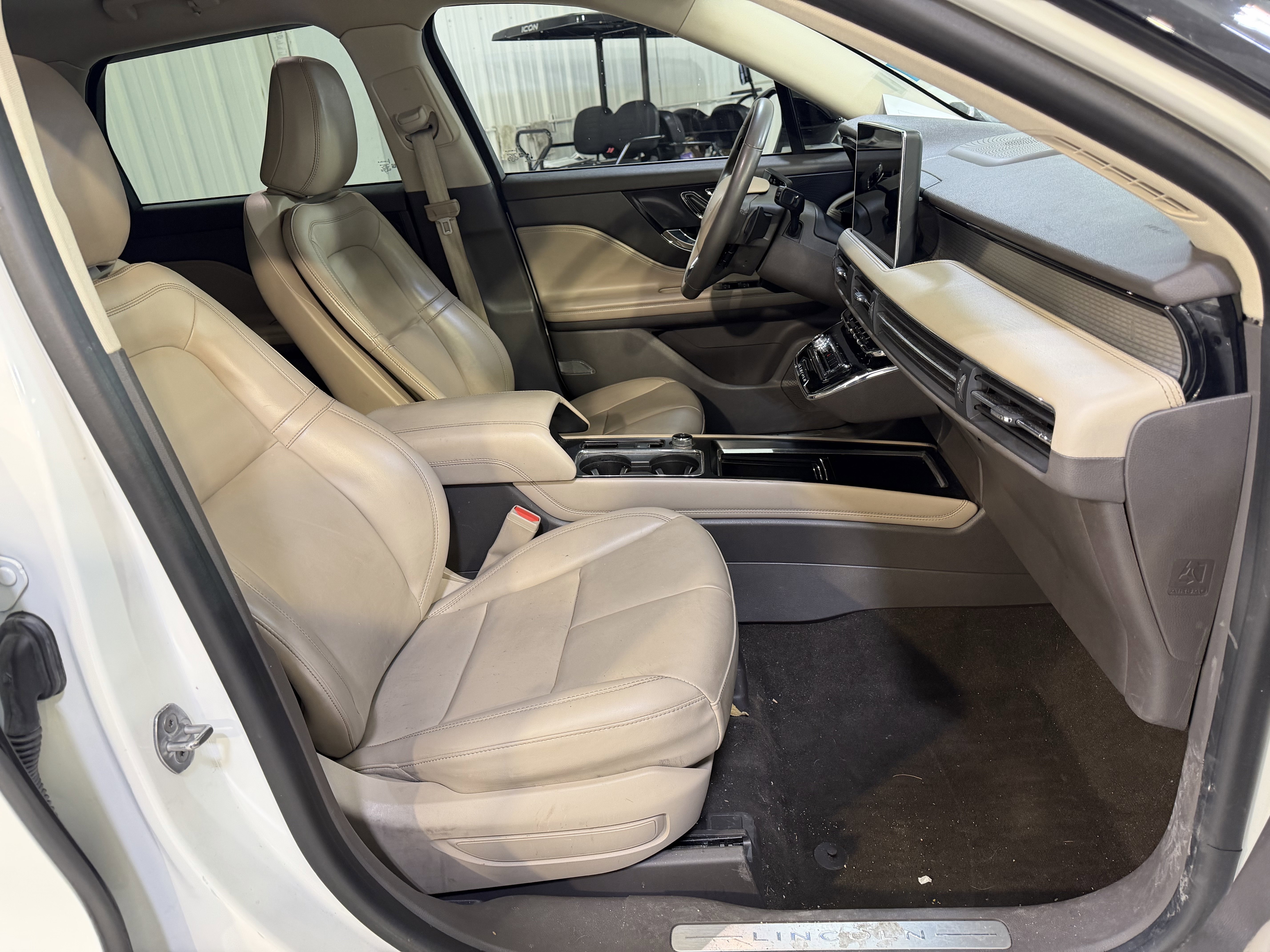 Used 2023 Lincoln Corsair FWD image 12