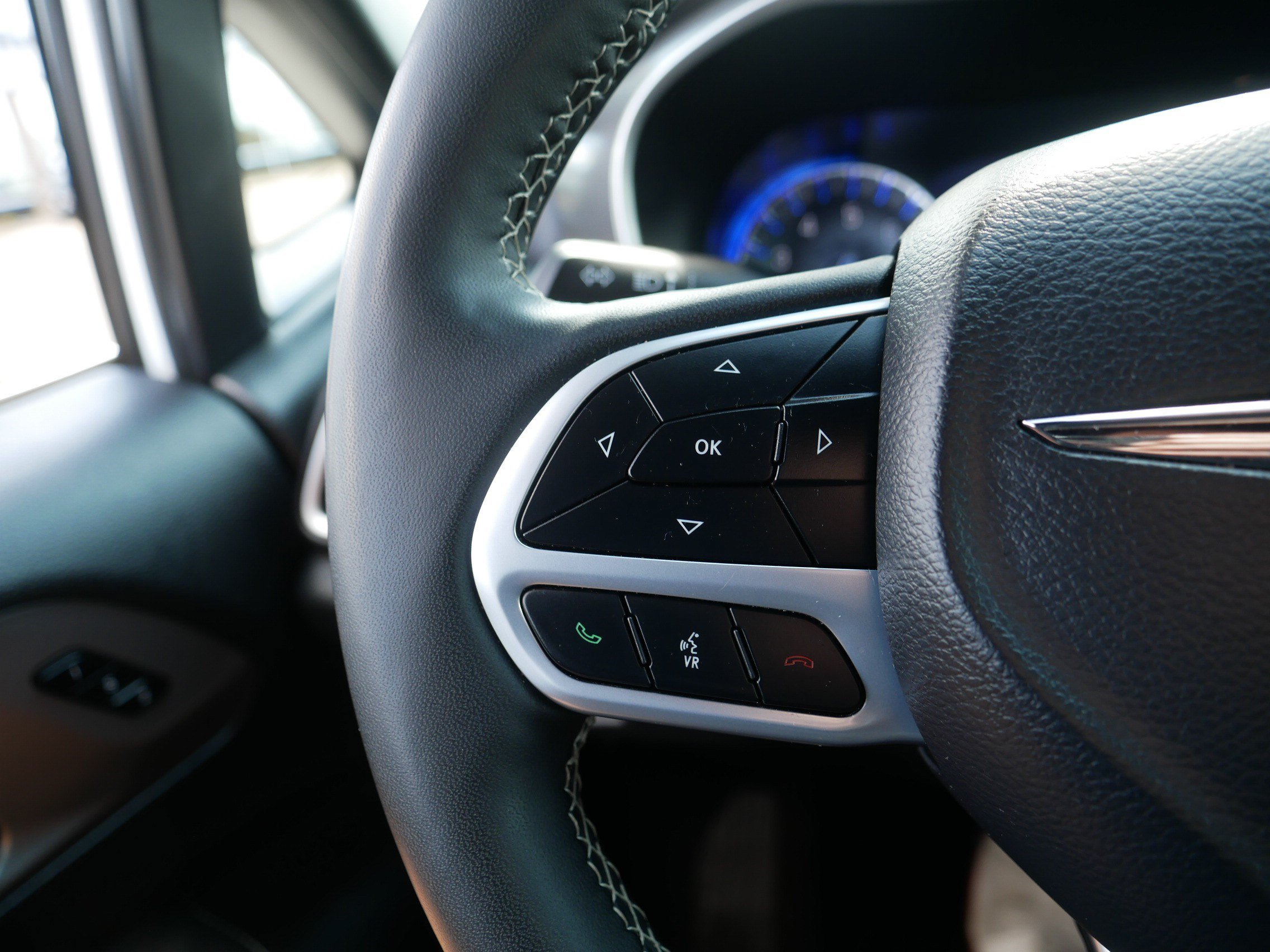 Used 2025 Chrysler Pacifica Select FWD image 28