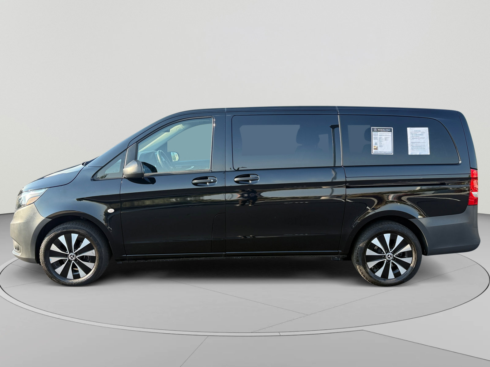Used 2023 Mercedes-Benz Metris Passenger image 2