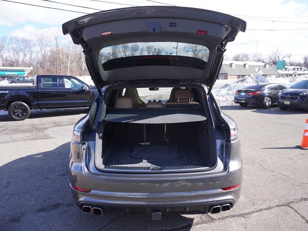 Used 2020 Porsche Cayenne Turbo image 21